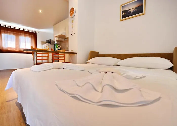 Premium, Balcony & Parking Apartman