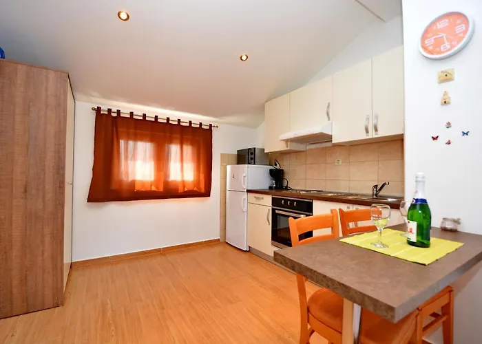 Premium, Balcony & Parking Apartman Zára