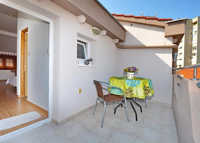 Premium, Balcony & Parking Apartman Zára