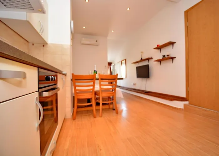 Premium, Balcony & Parking Appartamento *